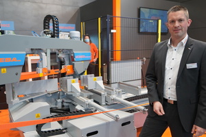 MEBA stellt jährlich ca. 500 Doppelgehrungsautomaten her. Hannes Mack betreut die Metallbauer im Außendienst. 