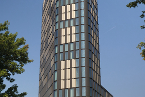  Das C2C-Silber-zertifizierte Fassadensystem Hueck Trigon FS umhüllt das QO Hotel in Amsterdam.   