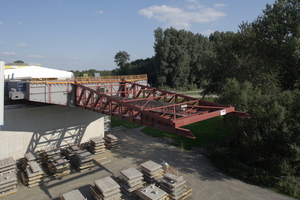  Das rechtsrheinische Überbaukopfende der Neuenkamp Brücke mit Vorbauschnabel. 