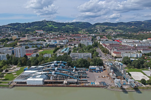 <div class="bildtext">Fünf Jahre lang gab es in Linz nur noch zwei Donauquerungen, seit August rollt der Verkehr auch wieder über die dritte: die „Neue Eisenbahnbrücke“.</div> 