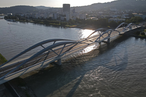  Die „Neue Eisenbahnbrücke“ erhält für jede Fahrtrichtung ein Gleis. 