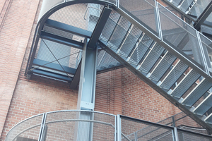  Bei Ausschreibungen für Treppenanlagen prüft Petra Müller genau, ob Statik und Auslastung korrekt und wirtschaftlich berechnet sind. 