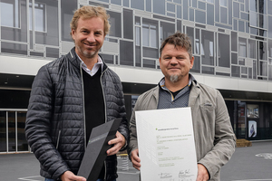  v.l.n.r.: Das Aluminium-Fenster-Institut zeichnete die Gewinner Marko Buxbaumer und Walter Koppitsch von Sauritschnig Metallbau aus. 