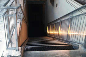  Als rutschfeste Unterlage ist die Gummiwabe vor allem für Treppenstufen geeignet. 