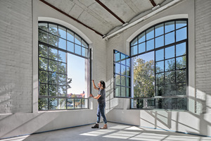  Das Gebäude gehört zum Kulturdenkmal „Baumwollspinnerei Wangen“. Die neuen Fenster wurden der Industrieverglasung Anfang des 20. Jh. nachempfunden. 