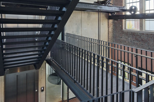  Die Firma Janssen Metallbau und Montage in Kalkar hat das zentrale Treppenhaus ausgeführt. 