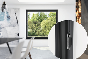  Mit dem Sensor Sens Track wire-less lässt sich der Verriegelungszustand von Schüco Fenstersystemen überwachen. 