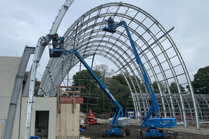  Das Tropenhaus ist 17 Meter hoch. 