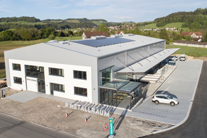  <div class="bildtext">Seit rund einem Jahr nutzt die Metallraum AG in Lütisburg Station die neue Werkshalle.</div> 