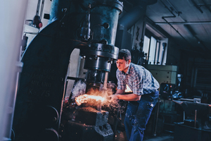  Ludwig Schader ist Metallbaumeister, ausgebildeter Handwerker in der Denkmalpflege und internationaler Schweißfachmann.  