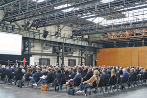  <div class="bildtext">Die Jahrhunderthalle in Bochum bot eine branchenspezifische Kulisse für den Internationalen Architektur-Kongress.</div> 