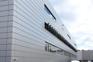 <div class="bildtext">Der Gebäudekomplex des Unternehmens Volke in München verfügt über eine RWA-Anlage mit  90 Drehflügeln, die mit esco-Kettenantrieben KM 35 ausgestattet sind.</div> 