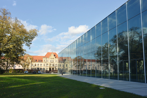  Beschichtet mit SmartCorr-Pulverlack von Enviral: Die Fassade des Bauhaus-Museums in Dessau.  