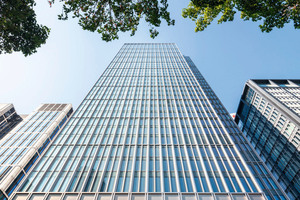  FKN Fassaden hat die Gebäudehülle des 155 m hohen Marienturms in Frankfurt am Main ausgeführt. 