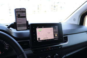  Über den Acht-Zoll-Monitor lassen sich dank Smartphone-Einbindung via Apple CarPlay und Android Auto die persönlichen Apps direkt auf dem Fahrzeugbildschirm nutzen. 