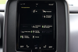 Alle wichtigen Fahrzeugfunktionen werden über den Touchscreen gesteuert. 