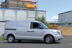  Der Testwagen: Der VN5 in der Ausstattungsvariante Ultima in „Storm Grey“-Metallic-Lackierung. 