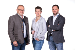  Die Geschäftsführung der Firma GöSta Hallenbau von links nach rechts: Senior-Geschäftsführer Rudolf Götz, Prokuristin Sandra Rösch, Geschäftsführer Mario Rösch. 