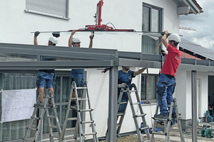  Die Zielgruppe „50 plus“ entscheidet sich meist für eine Terrassenüberdachung oder einen Sommergarten, wenn die Kinder aus dem Haus sind. 