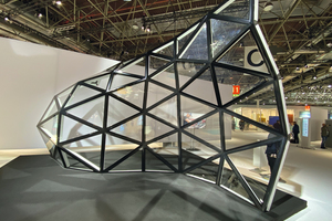  Die neue Freiformfassade aus Stahl von Schüco Jansen — vorgestellt auf der glasstec. 