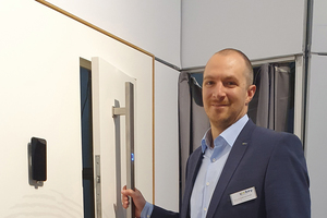  Michael Gallner-Holzmann, Geschäftsführer ekey, am Stand des österreichischen Herstellers auf der BAU in München. 