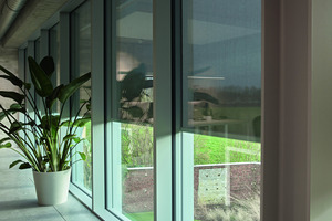  Sind Fassade und Sonnenschutz aufeinander abegstimmt, profitiert ein Bürogebäude technisch wie optisch. 
