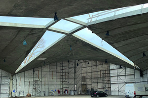  Die denkmalgeschützte Hyparschale mit der geschwungenen Dachkonstruktion wird saniert und soll 2023 als Tagungs- und Veranstaltungsort wiedereröffnet werden. 