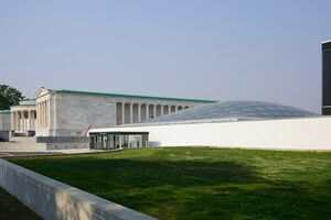  Im Sommer 2023 wurde das Artmuseum in Buffalo, New York, nach Abschluss der Bauarbeiten wiedereröffnet. 