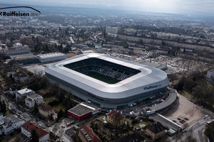  Das Dach der Raiffeisen-Arena wurde mit Profilbahnen von Zambelli umgesetzt. 