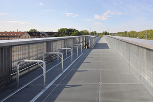  Die vor dem Wetter ungeschützen Fahrradstellplätze auf der Dachebene sind kostenfrei. 