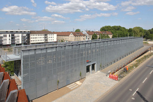  Das Fahrradparkhaus ist 90 Meter lang und fünf Meter breit. 