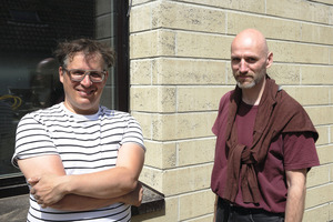  Architekt Demian Raduz (links) und sein Bauleiter Lars Reinhardt (rechts). 
