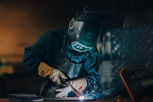  Die neuen Speedglas Schweißmasken der 5. Generation lassen sich präzise auf die Bedürfnisse des Schweißers einstellen. 