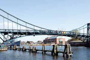  Die Kaiser-Wilhelm-Brücke in Wilhelmshaven aus dem Jahr 1907 ist die größte deutsche Drehbrücke mit einer Spannweite von 159 Metern. Durch die Nietkonstruktion wies sie in vielen Spalten und Fugen Schäden durch Korrosion auf. Sie wurde zuletzt von 2011 bis 2013 mit Beschichtungsstoffen von Geholit + Wiemer saniert. 