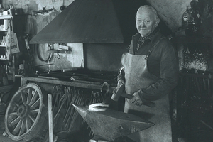  Johann Lansing, Großvater von Jens und Thomas Lansing, hat noch an Ambos und Esse gearbeitet. 