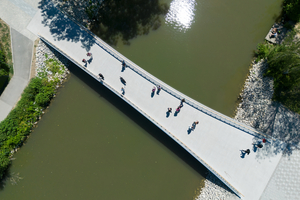  Neuer Herzogsteg über die Altmühl, Fuß- und Radwegbrücke.  