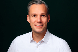  Florian Köhler ist als Chief Legal Officer der Renk Group AG mit dem Hinweisgeberschutzgesetz beschäftigt. 