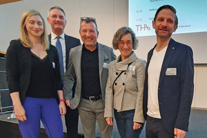  v.l.: Anne Baureis und Prof. Dr. Martin Jung, Kapellmann Rechtsanwälte; Christoph Lindner, Conversio Market &amp; Strategy; Moderatorin Prof. Dr. Elisabeth Krön und Prof. Timo Schmidt, TH Augsburg. 