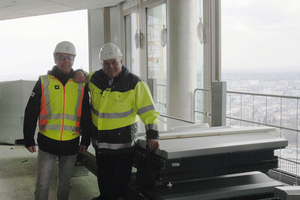  Links der Projektleiter der Bauherrschaft Dennis Peter, rechts der Bauleiter von Gartner Karl Lindenmaier bei der Führung unseres Autors Robert Mehl. 