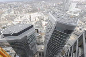  Blick auf die zwei kleineren Türme: Der niedrigste wird bereits genutzt. Der andere wurde als Wohnhochhaus geplant. 