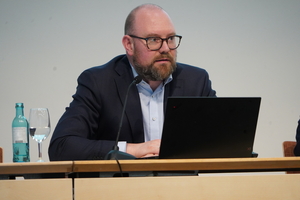  Thomas Drinkuth, Leiter der Repräsentanz Transparente Gebäudehülle in Berlin. 
