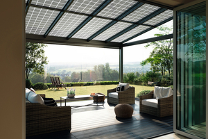  Das Terrassendach Alerio ist mit PV-Modulen erhältlich. 