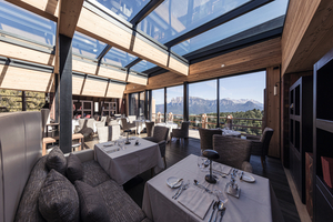  Für das Hotel Adler Lodge Ritten in Oberbozen lieferte Metek die Panorama-Fenster und Schiebeanlagen. 