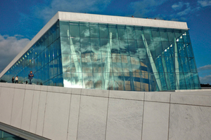  Die neue Oper in Oslo: Geklebte Glasfassaden sind Zeit- und Kostenintensiv weil es bislang noch keine anerkannte Regel der Technik für SSG gibt. 