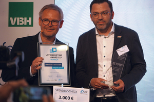  In der Kategorie „Specials“ gewann TMP Fenster + Türen aus Bad Langensalza. GF Frank Lange (l.) überreichte den Spendenscheck. 