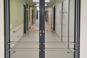  An dieser Klinik-Automatiktüre wurden Laserscanner und Fingerschutz installiert. 