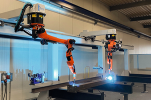  In der Regel werden die beiden Stationen abwechselnd betrieben. Im Bild schweißen beide Roboter in einer Station, sodass der Bediener die zweite ­Station entladen und neu bestücken könnte.  