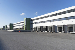  50 Tore am Hamburger Mach2 wurden von Hörmann mit Laderampen und hydraulischen Ladebrücken ausgestattet. 