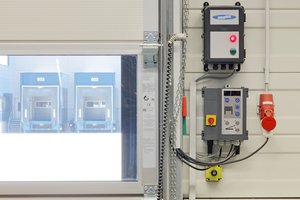  Die meisten Industrietore funktionieren mit einer automatischen Steuerung; via BUS-Schnittstelle lassen sich Tore inzwischen fernwarten. 