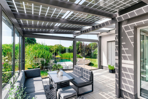  Im Sommergarten können Solarmodule ein angenehmes Licht erzeugen. 